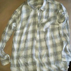 XLarge Gray & White Ladies Plaid button up.